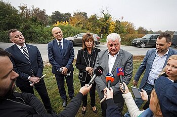 Nové záchytné parkovisko v Ivanke pri Dunaji zlepší dochádzanie vlakom do Bratislavy.