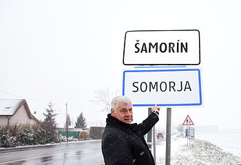 Začína sa postupná obmena dvojjazyčných označení miest a obcí so zastúpením národnostných menšín.