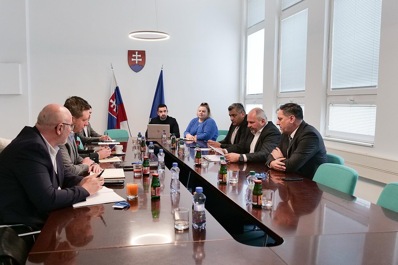 Štát hľadá najvýhodnejší spôsob, ako robiť údržbu na cestách prvej triedy