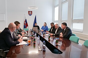 Štát hľadá najvýhodnejší spôsob, ako robiť údržbu na cestách prvej triedy