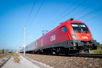 Prevádzku na trati Bratislava – Komárno nasledujúce dva roky zabezpečí rakúsky ÖBB  v  spolupráci so ZSSK