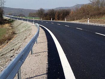 Ministerstvo dopravy opraví zničené cesty po zosuvoch pôdy