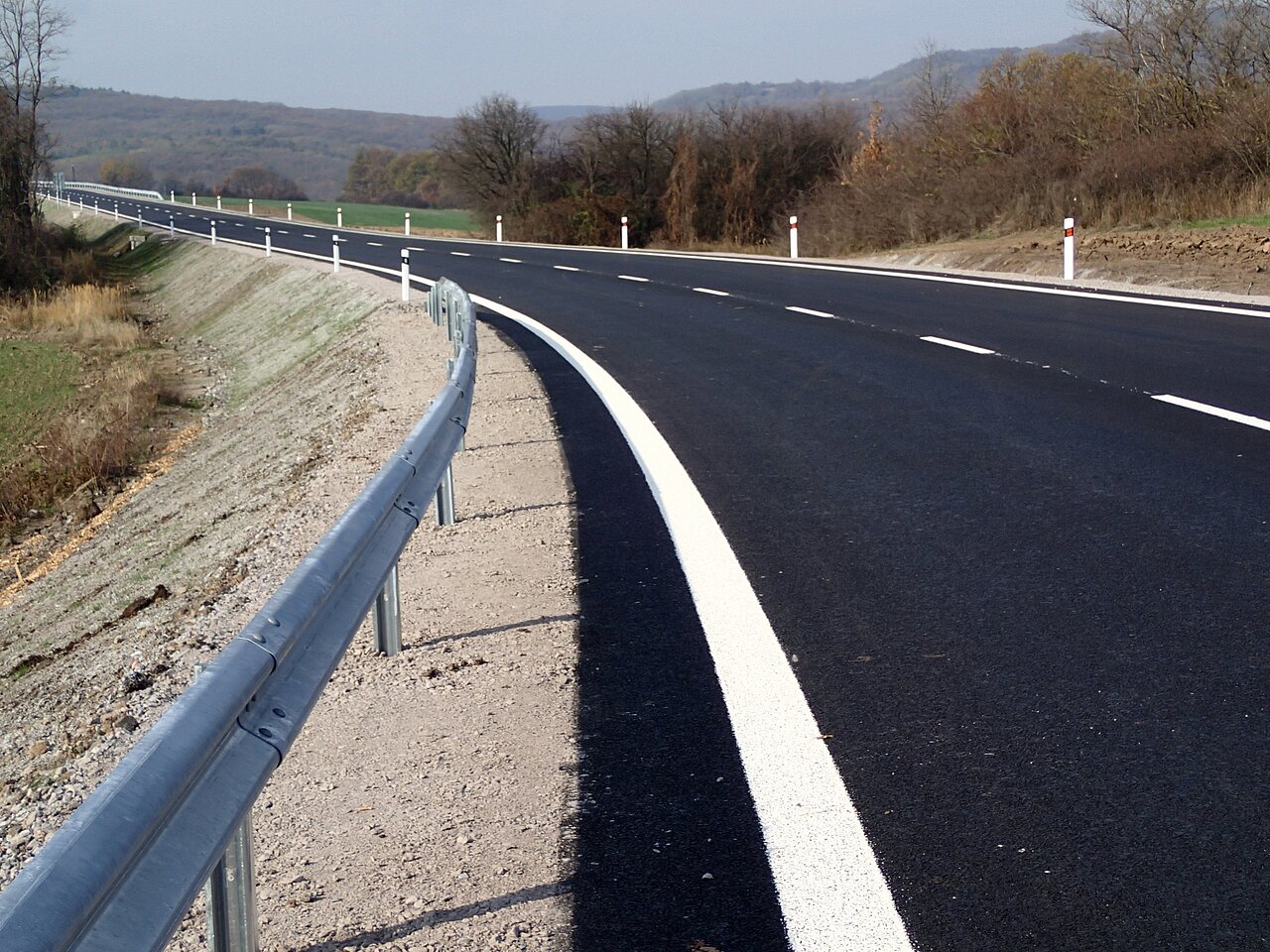 Ministerstvo dopravy opraví zničené cesty po zosuvoch pôdy