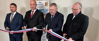 Minister Jozef Ráž odovzdal nové nájomné byty v Pečovskej Novej Vsi